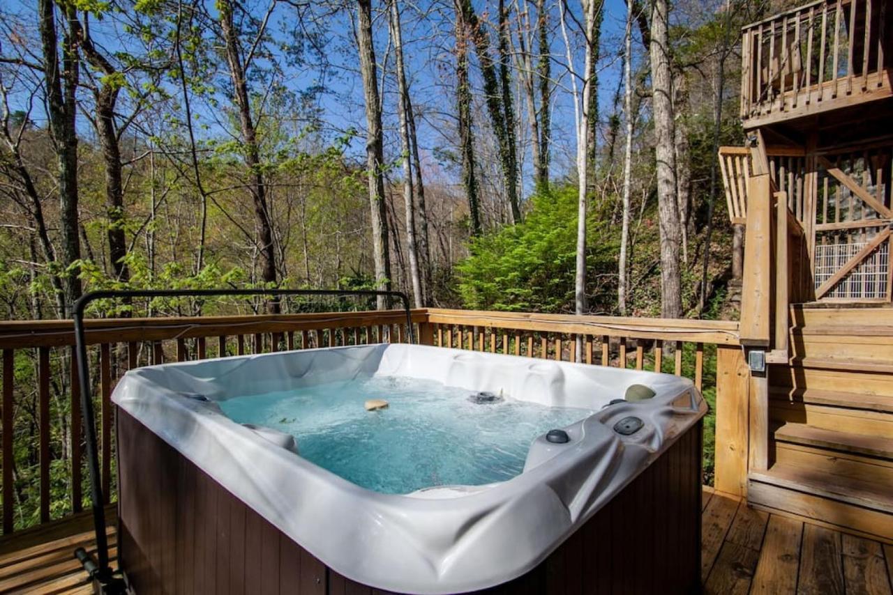 Bear View Chalet With Hot Tub And Near Ober Gatlinburg Exteriör bild